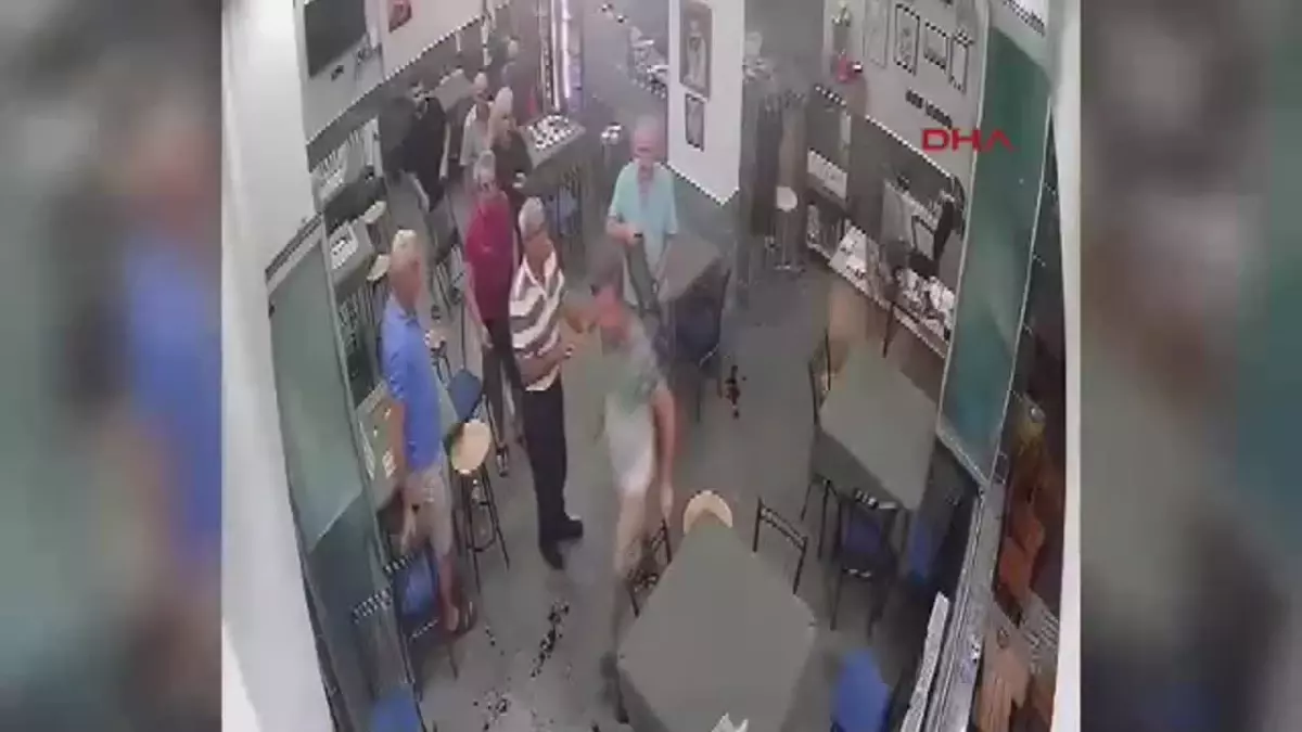 Kahvehanede Husumetli İşletmeci Bıçaklandı