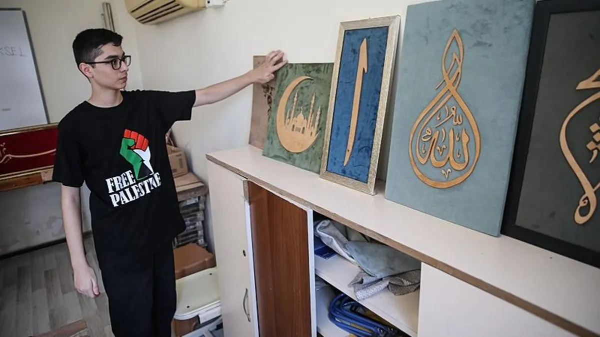 Tablolarının gelirini Gazze’ye bağışladı