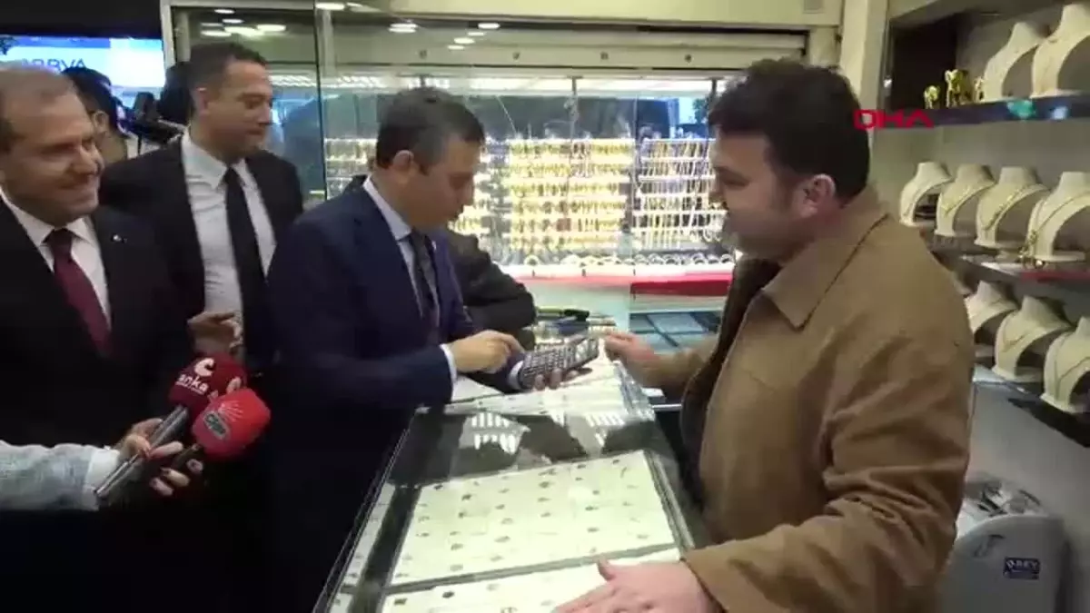 CHP Genel Başkanı Özgür Özel Mersin’de Esnafı Ziyaret Etti