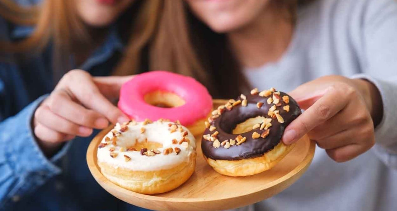 Tok olmanıza rağmen canınız abur cubur çekiyorsa nedeni bu: Psikolojik değil, beslenme uzmanı tek tek sıraladı