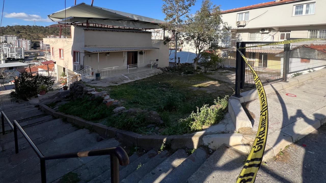 Çatı onarırken rüzgarın savurduğu baba ve oğlu hayatını kaybetti