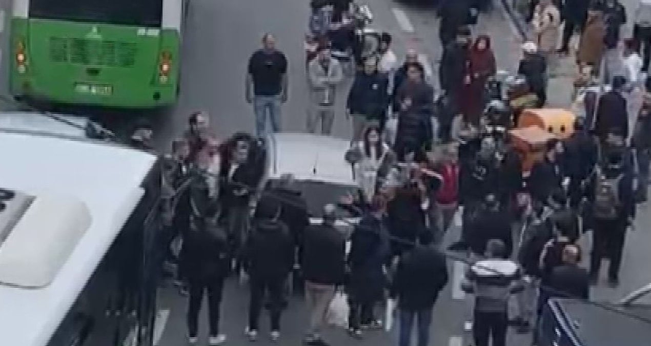 İstanbul’da yol verme kavgası: O anlar kamerada