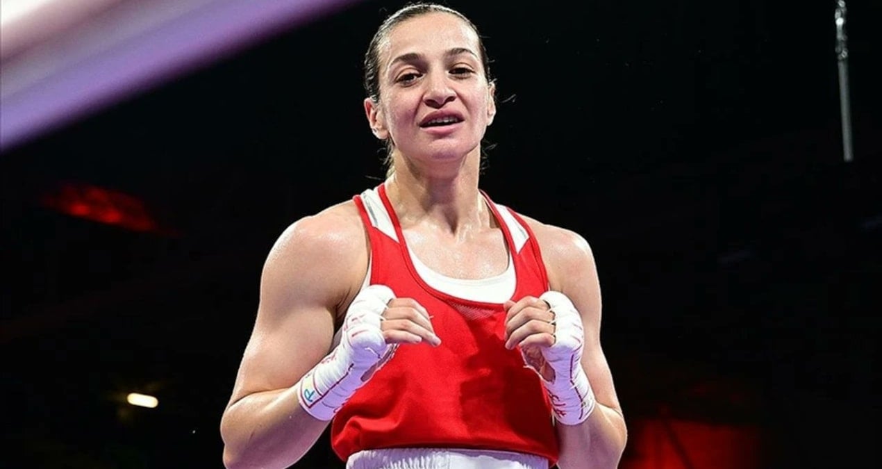 Kadın boksörlerden iki gümüş bir bronz!