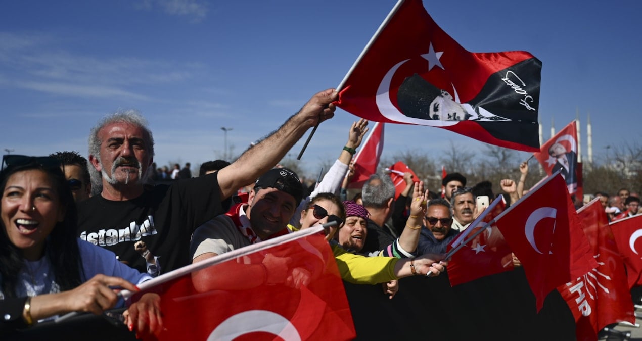 Maltepe’de gençlerden mesaj: En yakın zamanda başkanımızı kurtaracağız