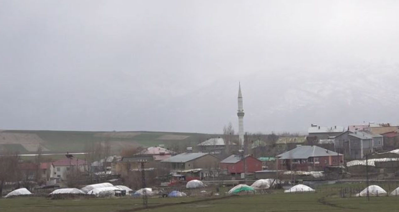 Mavi yelekliler en ücra köylere giriyor: Gören dua ediyor