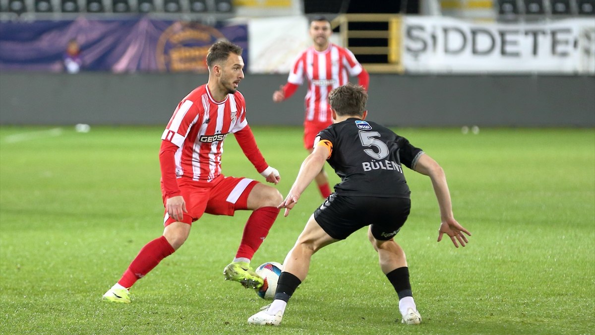 Boluspor evinde Sakaryaspor’u 3 golle geçti