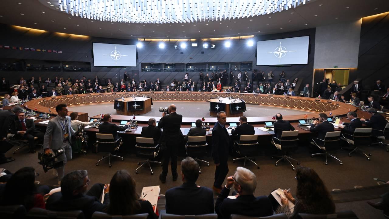 NATO savunma harcamaları gündemiyle toplandı